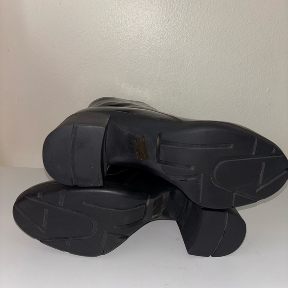 Black Heeled Boots with Glossy Patent Finish - Picture 6 of 9